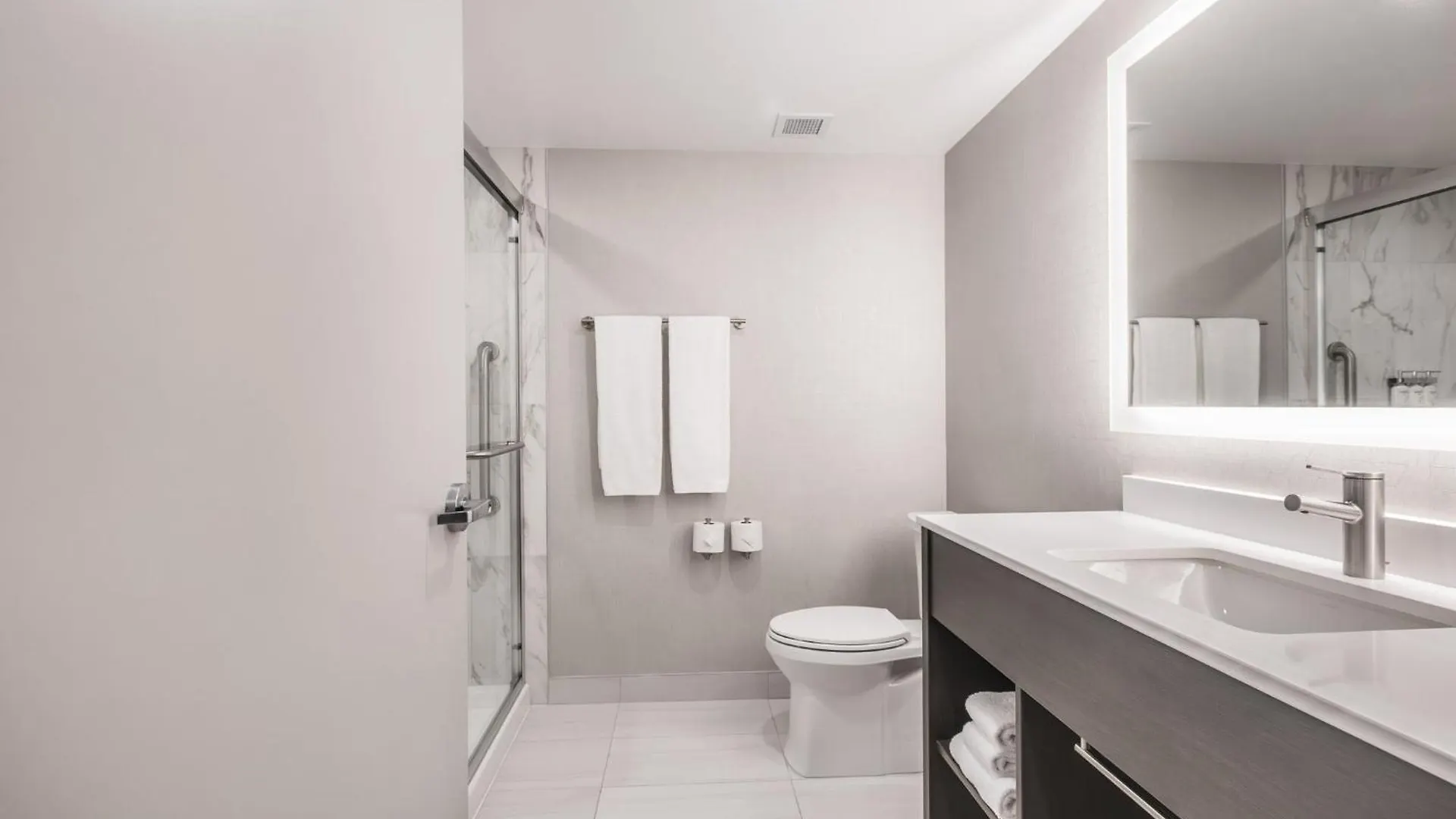 Holiday Inn Express & Suites - Toronto Airport South By Ihg 3*,