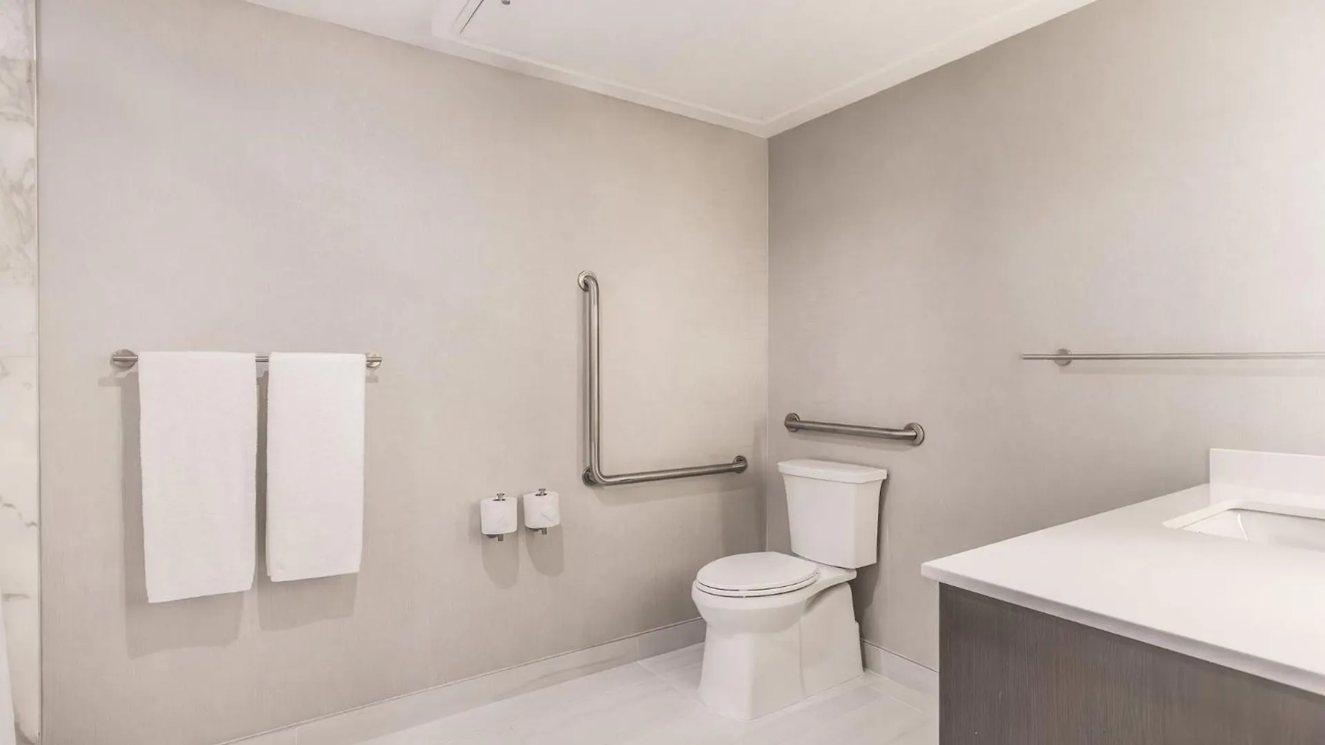 Holiday Inn Express & Suites - Toronto Airport South By Ihg