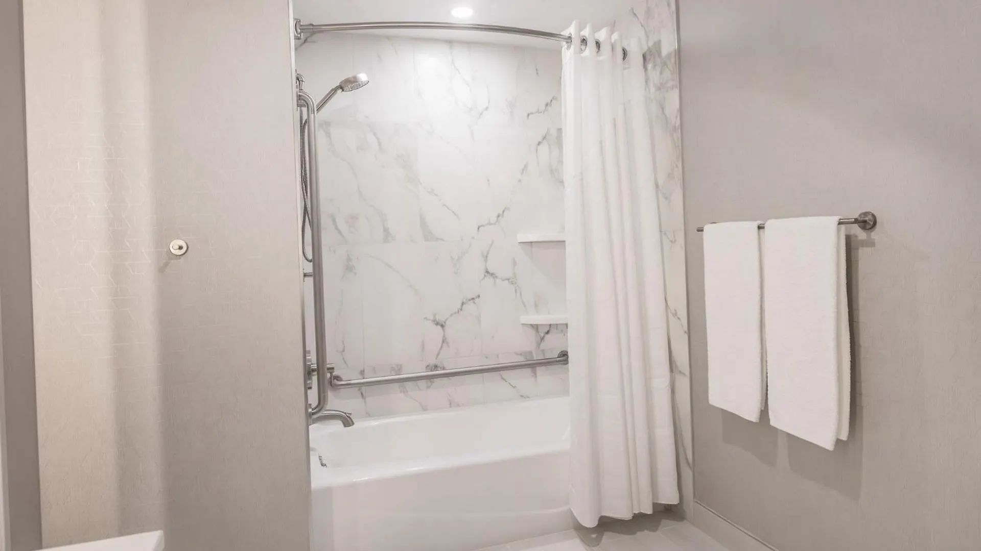 Holiday Inn Express & Suites - Toronto Airport South By Ihg Hotel