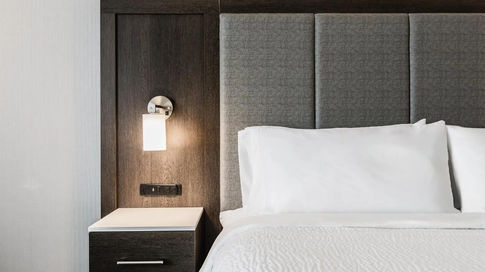 Hotel Holiday Inn Express & Suites - Toronto Airport South By Ihg