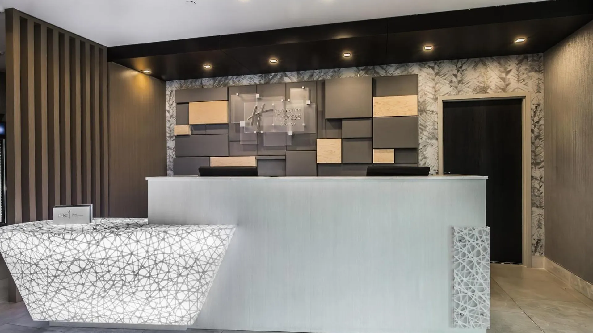 Holiday Inn Express & Suites - Toronto Airport South By Ihg
