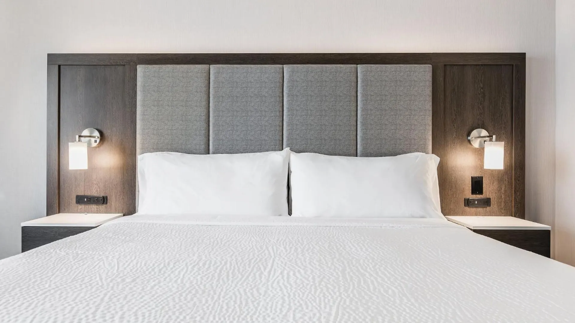 Holiday Inn Express & Suites - Toronto Airport South By Ihg Hotel