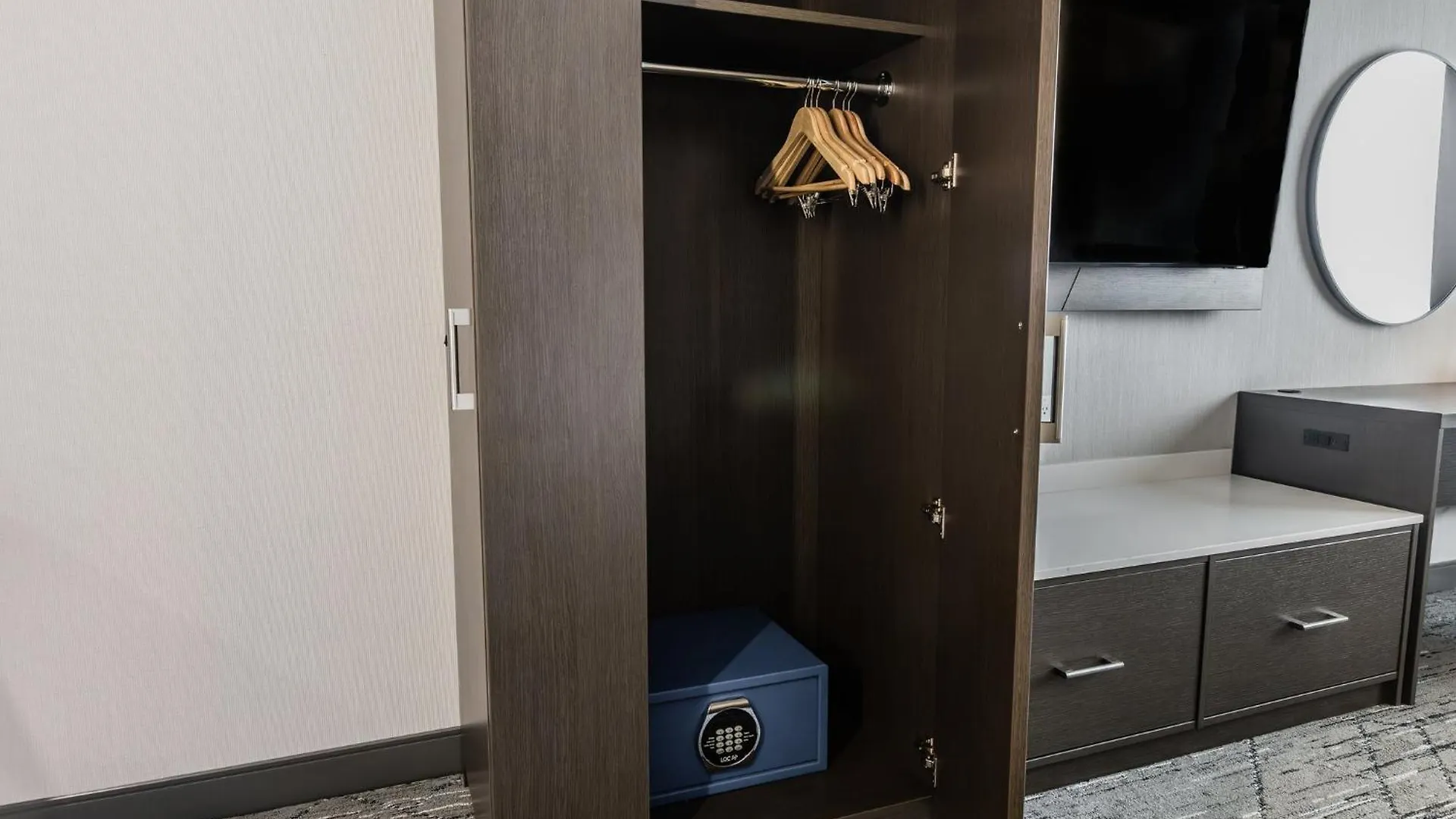 Holiday Inn Express & Suites - Toronto Airport South By Ihg