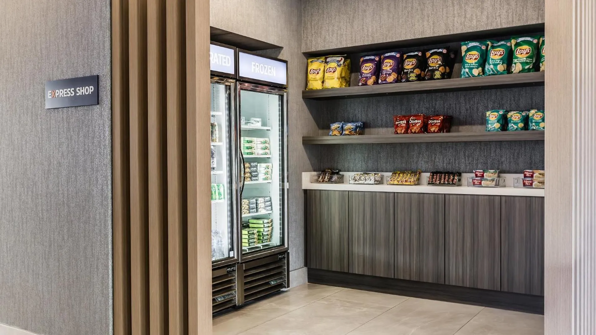Holiday Inn Express & Suites - Toronto Airport South By Ihg 3*,